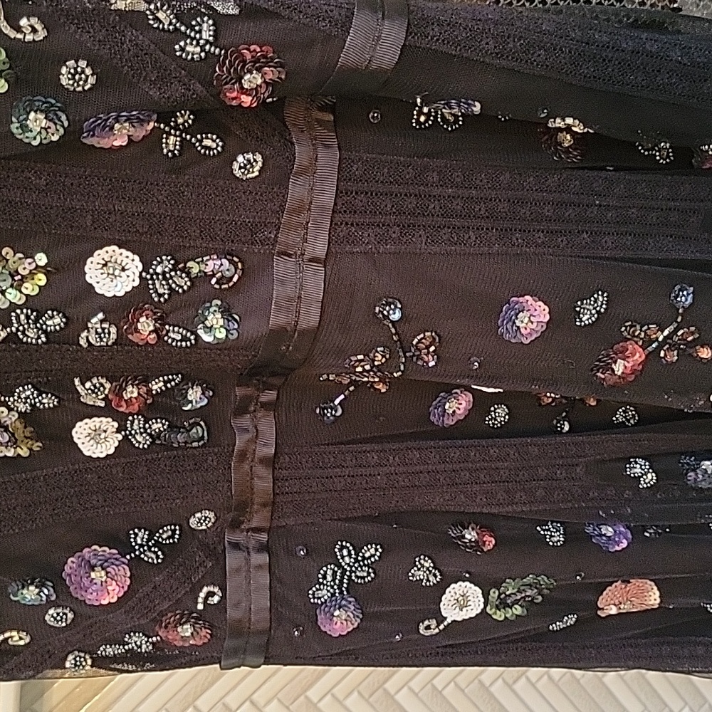 Chelsea & Violet black dress size 6 with sequined flowers - Picture 3 of 7